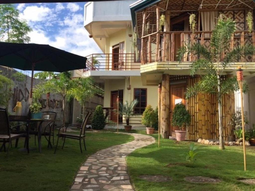 Bamboo Garden Boutique Hotel Таклобан Экстерьер фото